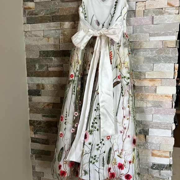 Flower Girl Dress | Size 6 little girls - Picture 4 of 13